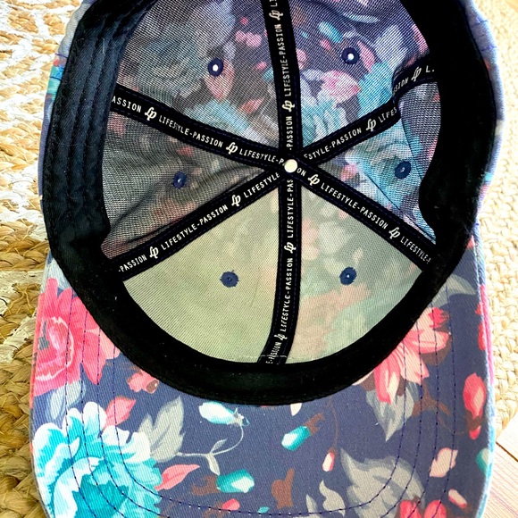 Women L&P floral cap - Picture 4 of 5